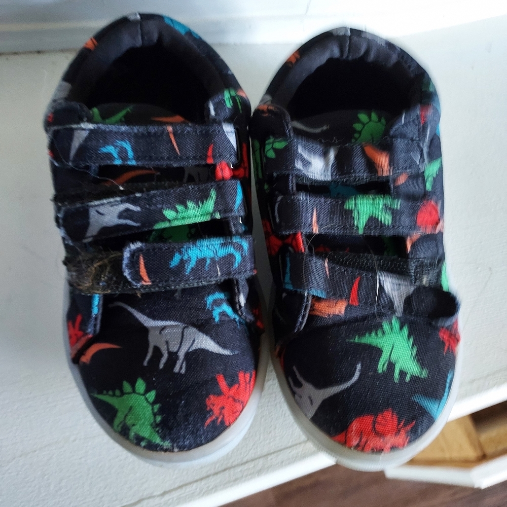 Boys tennis shoes